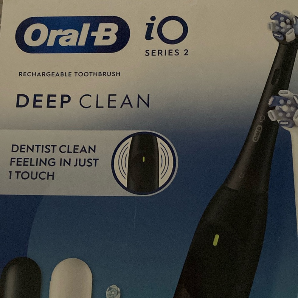 Oral-B iO Series 2 Electric Toothbrush Set